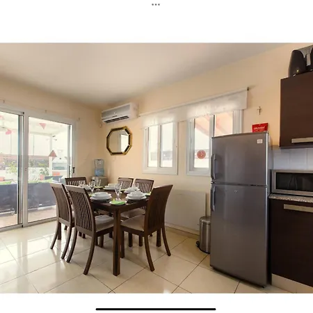 Julia Βίλα Αγία Νάπα